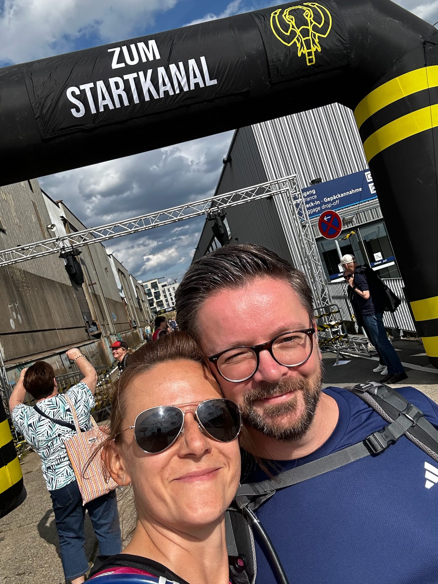 42 km, 8 Stunden, Hamburg bei Nacht. Oder: Wenn beim Nachtmammut 2025 nur Ankommen das Ziel ist #Mammutmarsch