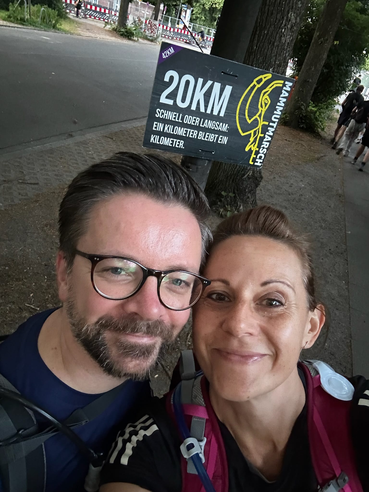 42 km, 8 Stunden, Hamburg bei Nacht. Oder: Wenn beim Nachtmammut 2025 nur Ankommen das Ziel ist #Mammutmarsch