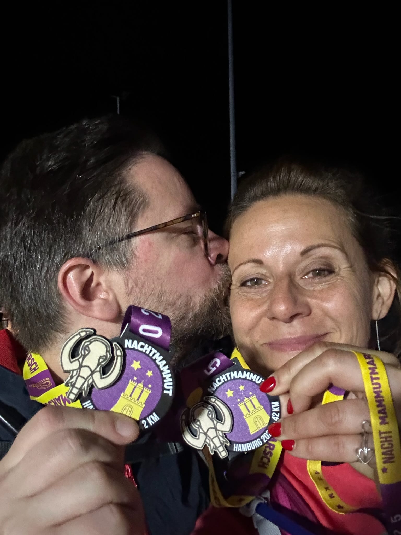 42 km, 8 Stunden, Hamburg bei Nacht. Oder: Wenn beim Nachtmammut 2025 nur Ankommen das Ziel ist #Mammutmarsch