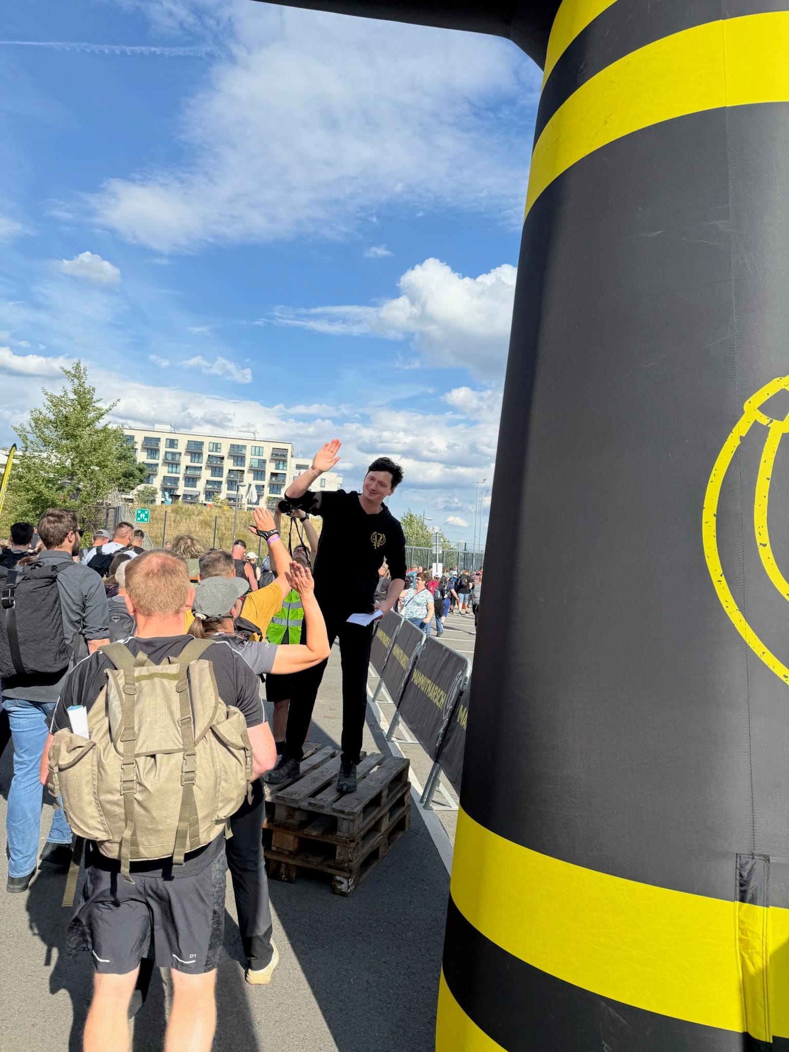 42 km, 8 Stunden, Hamburg bei Nacht. Oder: Wenn beim Nachtmammut 2025 nur Ankommen das Ziel ist #Mammutmarsch